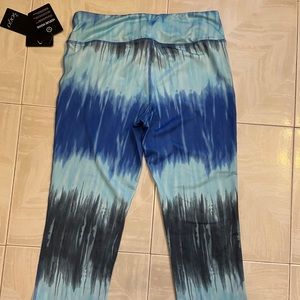Vogo Athletica capri leggings. Size: Medium. NEW: never worn before with tags